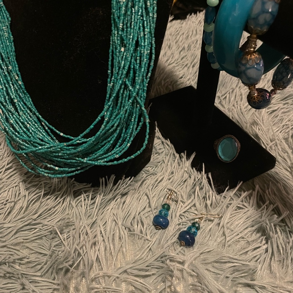 Turquoise Beaded Necklace and Bracelet Set